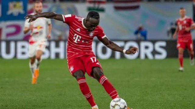 Pose Sadio Mane dalam suatu pertandingan yang dilakoni bersama Bayern Munich beberapa waktu lalu. (foto: ig/@sadiomaneofficiel)