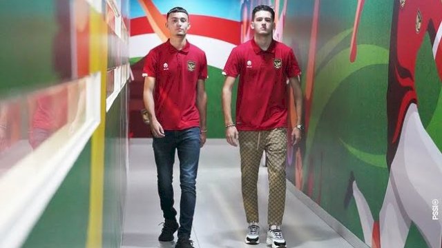 Ivar Jenner dan Justin Hubner saat mengunjungi kantor PSSI di Jakarta, untuk membicarakan proses naturalisasinya menjadi warga negara Indonesia (WNI) beberapa waktu lalu. (foto: PSSI)