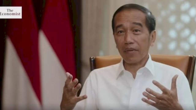 Tangkapan layar Presiden Jokowi saat wawancara dengan YouTube The Economist.