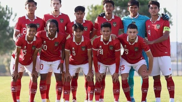 Pose skuad Timnas Indonesia U-20 saat TC di dan melakoni uji coba di Turki. (foto: PSSI) 