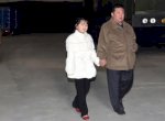Untuk Pertama Kalinya, Kim Jong-un Tampilkan Putrinya di Muka Umum