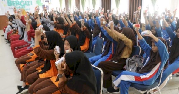 180 Remaja Putri di Luwu Utara Diajar Mengonsumsi Makanan Bergizi