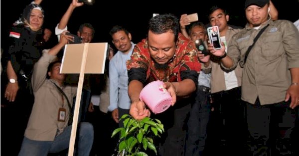 Gubernur Sulsel Tanam Bibit Jeruk Keprok yang ke-100 Ribu di Selayar 