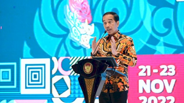 Presiden Jokowi dalam sambutannya saat pembukaan Musyawarah Nasional (Munas) Himpunan Pengusaha Muda Indonesia (HIPMI) XVII, di Kota Surakarta, Jawa Tengah, Senin (21/11/2022).