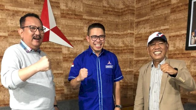 Mantan Ketua Asosiasi Advokat Indonesia (AAI) Muhammad Ismak diterima secara secara resmi menjadi anggota Partai Demokrat oleh Ketua DPD PD Sulsel, Ni’matullah, di Kantor DPD, Senin, pada Senin (31/10/2022).