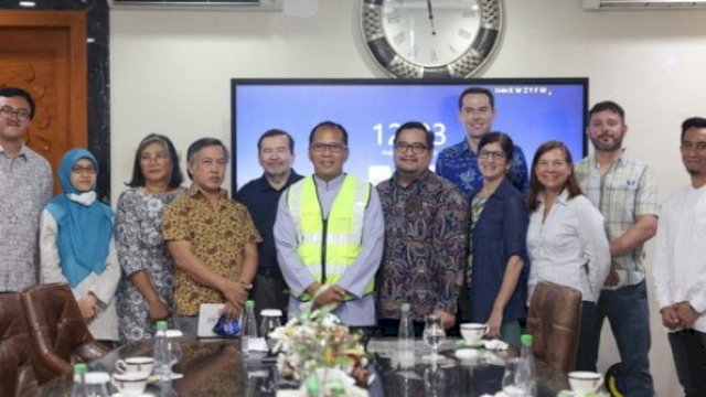 Wali Kota Makassar, Moh. Ramdhan “Danny” Pomanto, menerima kunjungan dari United States Agency for International Development (USAID) dan Clean Cities Clean Blue Ocean (CCBO) di kediaman pribadinya, Jalan Amirullah, Makassar, Jumat (19/8/2022).