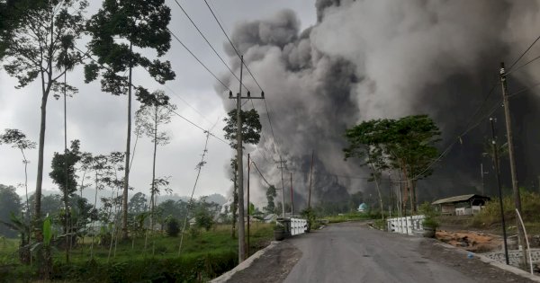 Gunung Semeru Siaga Awas, Masyarakat Diminta Tak Beraktivitas Radius 8 Km