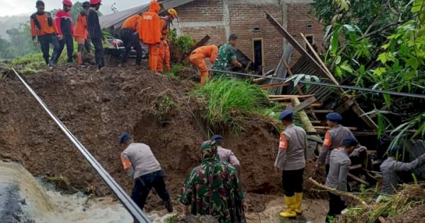 Pencarian Korban Longsor di Maros Dihentikan, 4 Orang Dinyatakan Hilang