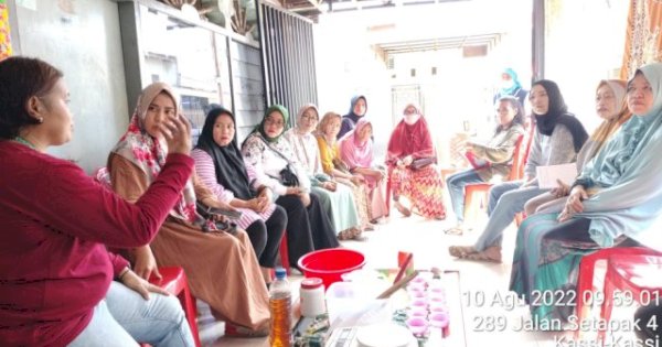 DLH Makassar Ajar Emak-emak Gunakan Sisa Minyak Gorengan Jadi Sabun