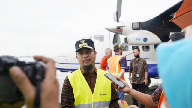 Gubernur Sulawesi Selatan, Andi Sudirman Sulaiman meresmikan sejumlah penerbangan perdana dari Makassar ke Bone dan sejumlah rute lainnya di Bandara Internasional Sultan Hasanuddin, Maros, Kamis 1 Desember 2022. 