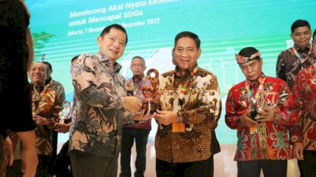 Pemerintah Provinsi Gorontalo meraih peringkat ke 3 kategori pemerintah daerah/provinsi, dalam SDGs Action Awards 2022. SDGs Action Awards diprakarsai oleh Kementerian Perencanaan Pembangunan Nasional (PPN)/Badan Perencanaan Pembangunan Nasional (Bappenas).