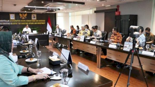 Penjabat Sekdaprov Gorontalo saat mengikuti rapat di Kementerian Koordinator Kemaritiman dan Investasi, Gedung BPPT, Jalan MH. Thamrin, Kebon Sirih Jakarta Pusat, Jumat (2/12/2022), bersama Koordinator Kemaritiman dan Investasi Luhut Binsar Panjaitan. 