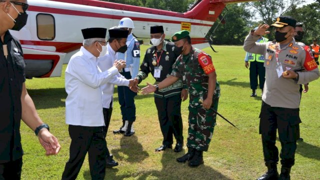 Gubernur Sulawesi Selatan Andi Sudirman Sulaiman saat mendampingi kunjungan kerja Wakil Presiden Republik Indonesia, KH Ma’ruf Amin di Kabupaten Wajo dan Kota Makassar, Sabtu (3/12/2022).