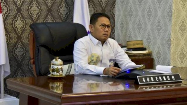 Penjabat Gubernur Gorontalo Hamka Hendra Noer saat memberikan dukungan sebagai mentor pada Seminar Implementasi Proyek Perubahan Peserta PKN 1 Angkatan IV Tahun 2022 secara virtual di Ruang Kerja Rujab Wagub, Kota Gorontalo, Senin (5/12/2022). 