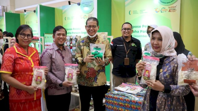 Pemkot Makassar Sabet Penghargaan Keamanan Pangan Terbaik dari Bapanas