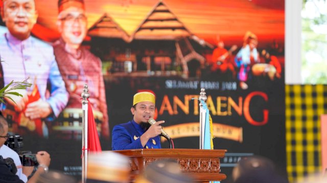 Gubernur Sulsel, Andi Sudirman Sulaiman pada Rapat Paripurna DPRD Bantaeng 768 Tahun Sulsel di Lapangan Seruni Bantaeng, Rabu, 7 Desember 2022.