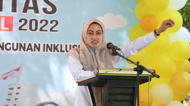 Bupati Luwu Utara Indah Putri Indriani saat menghadiri hari Disabilitas Internasional (HDI) tahun 2022 yang dilaksanakan Perkumpulan Penyandang Disabilitas Indonesia (PPDI) Kabupaten Luwu Utara, di pelataran Kantor Bupati Luwu Utara Jumat, (09/12/2022).