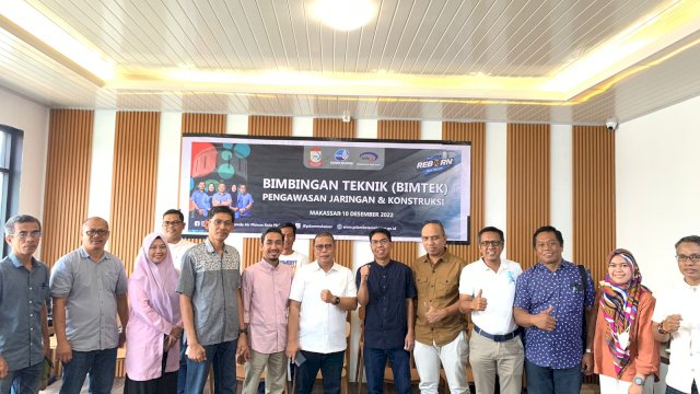  Perumda Air Minum Kota Makassar saat menggelar Bimbingan Tehnis tentang Pengawasan yang melibatkan BPKP Provinsi SulSel dan Dinas Pekerjaan Umum Kota Makassar sebagai Nara Sumber di Strasa Cafe Makassar, Sabtu (10/12/2022). 