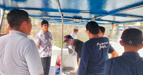 Jaga Ekosistem Laut, DKP Sulsel Beri Bantuan Perahu kepada Pokmaswas