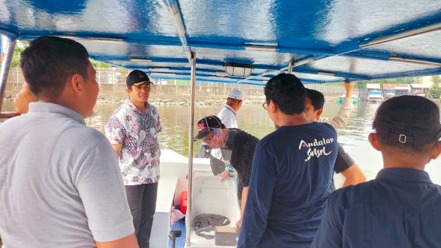 Jaga Ekosistem Laut, DKP Sulsel Beri Bantuan Perahu kepada Pokmaswas