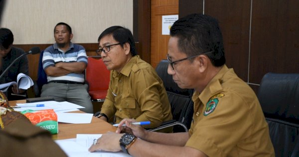 Pimpin Rapat Monitoring, Wabup Lutra Minta Kontraktor Selesaikan Pekerjaan Sesuai Target 