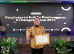 Pemprov Sulsel Terima Penghargaan Ketenagakerjaan 2021 Kategori Besar Pertama