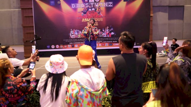 Wakil Wali Kota Makassar, Fatmawati Rusdi membuka acara Senam Zumba Party Tour Asia Brother 2022 yang digelar di Hotel Four Points by Sheraton, Jalan Andi Djemma, Rabu (14/12/2022) lalu. 