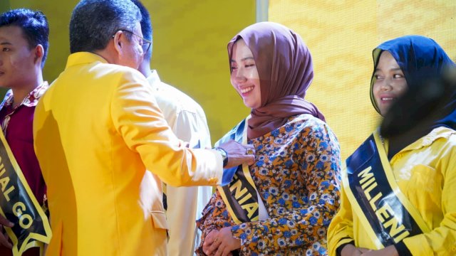 Ketua Golkar Sulsel Taufan Pawe (TP) saat melantik pengurus Golkar Parepare, di Islamic Center Parepare, Jumat, 16 Desember 2022.