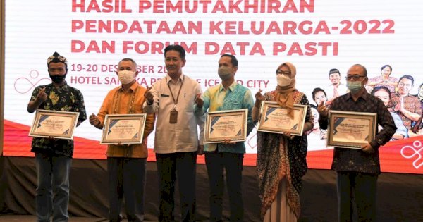 Takalar Raih Penghargaan Nasional, Terbaik Pemutakhiran Data Keluarga