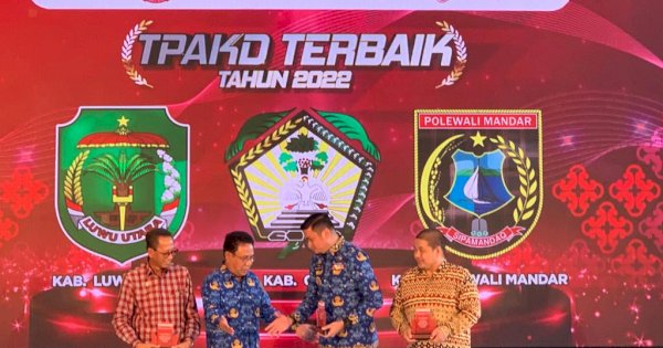 Luwu Utara Raih Penghargaan TPAKD Terbaik 2022 dari OJK