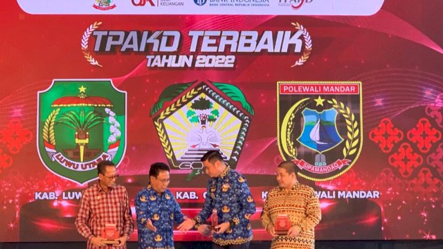 Luwu Utara Raih Penghargaan TPAKD Terbaik 2022 dari OJK