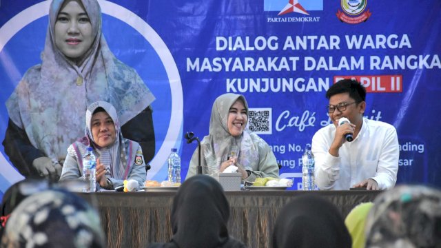 Fatma wahyuddin Tinjau Proses Pengerjaan Drainase dan Paving Blok