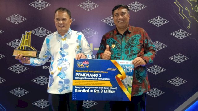 Untuk pertama kalinya, Pemerintah Kabupaten (Pemkab) Maros menjadi juara dalam Lomba Jalan Tingkat Nasional oleh Kementrian Pekerjaan Umum dan Perumahan Rakyat (PUPR). Hadiah dan tropi diserahkan langsung oleh Menteri PUPR, Basuki Hadimulyono.