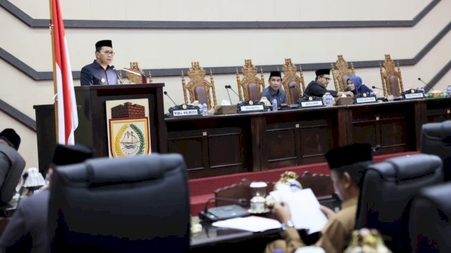 Wali Kota Makassar Moh Ramdhan Pomanto saat memberikan jawaban atas pandangan umum fraksi-fraksi DPRD Makassar mengenai progres dan persiapan materi teknis Ranperda Revisi RTRW Kota Makassar 2022-2041.