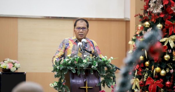 Danny Pomanto Sambut Sukacita Natal Bersama Jemaat Makkio Baji GKSS