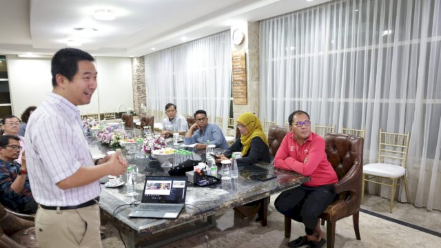 Wali Kota Makassar Moh Ramdhan Pomanto dalam pertemuan lanjutannya dengan National Science Foundation United States of America (NSF USA), di kediamannya, Jumat, (23/12/2022), malam.