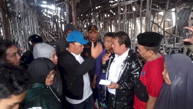 Wali Kota Makassar Moh Ramdhan Pomanto saat mengunjungi Pasar Sentral, pada Rabu (28/12/2022). 