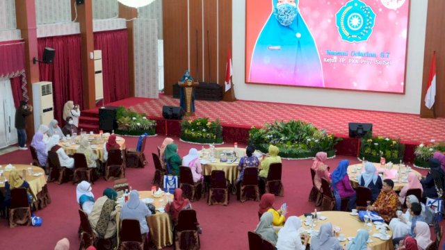 Suasana puncak peringatan Hari Ibu Provinsi Sulsel yang terlaksana di Baruga Pattingalloang Makassar, Selasa, 27 Desember 2022.