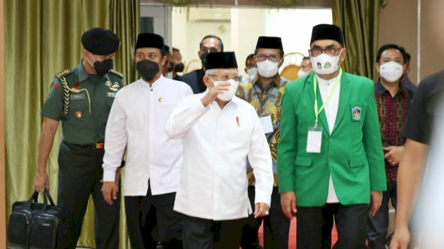 Wali Kota Makassar, Moh. Ramdhan ‘Danny’ Pomanto mendampigi Wakil Presiden Republik Indonesia (RI), Prof. Dr. (H.C.) K.H. Ma'ruf Amin menghadiri Silaturahmi Akbar bersama Pemerintah dan masyarakat Kota Makassar, di Auditorium Al Jibra Kampus 2 UMI, Sabtu (3/12/2022).