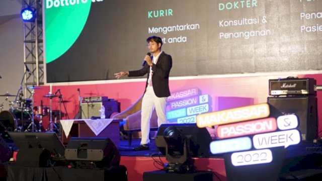 Dokter Udin Malik hlsaat menghadiri Makassar Passion & Tech Week 2022 yang diselenggarakan oleh Dinas Pemuda dan Olahraga Kota Makassar, di Ballroom Mahoni Claro Hotel, Minggu 4 Desember 2022 sekaligus memperkenalkan aplikasi layanan kesehatan unggulan, yakni Telemedicine Homecare Dottoro'ta.