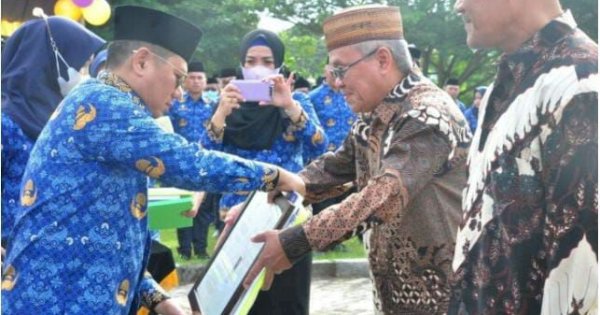 Pemprov Hadiahi Sejumlah ASN di HUT ke-22 Gorontalo