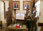 Pemprov Sulsel Serahkan Bantuan Rp500 Juta untuk Korban Gempa di Cianjur