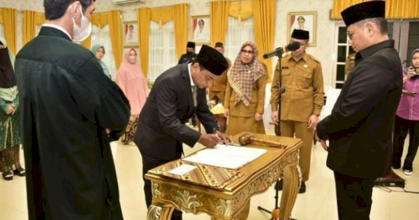 Penjagub Hamka Lantik Delapan Pejabat Fungsional Pemprov Gorontalo