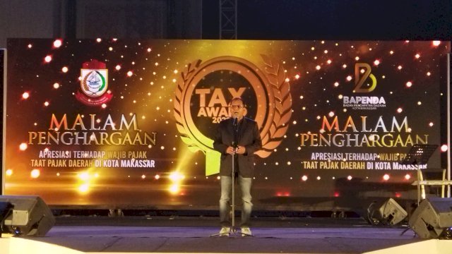 Tax Award yang digelar oleh Badan Pendapatan Daerah (Bapenda) Kota Makassar kembali digelar. Untuk tahun 2022 ini, kegiatan tahunan yang memberikan apresiasi terhadap pihak yang membayar pajak di Kota Makassar ini digelar di Upperhills Convention Center, Jalan Metro Tanjung Bunga, pada Kamis (8/12/2022) malam. 