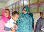 TP PKK Gorontalo Beri Paket Bantuan ke Anak Berisiko Stunting di Desa Ibarat dan Hiyalo