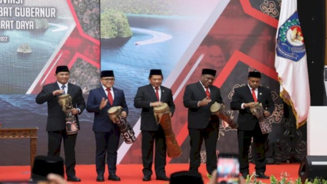 Menteri Dalam Negeri (Mendagri) atas nama Presiden RI Joko Widodo (Jokowi) meresmikan Papua Barat Daya menjadi provinsi baru di tanah air, Jumat (09/12/2022), di Gedung Sasana Bhakti Praja, Kantor Pusat Kementerian Dalam Negeri (Kemendagri), Jakarta.