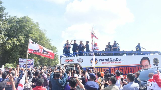 Ribuan Kader dan Relawan Sambut Anies Baswedan di Makassar