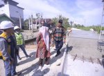 Bupati Indah Tinjau Langsung Pengerjaan Proyek Jalan di Malangke