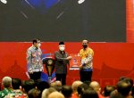 Gubernur &#038; Kakanwil Kemenkumham Sulsel Terima Penghargaan Pembina Peduli HAM