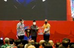 Gubernur &#038; Kakanwil Kemenkumham Sulsel Terima Penghargaan Pembina Peduli HAM